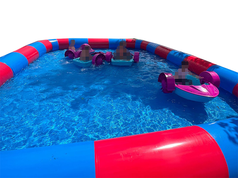 Pool mit Power-Paddelbooten